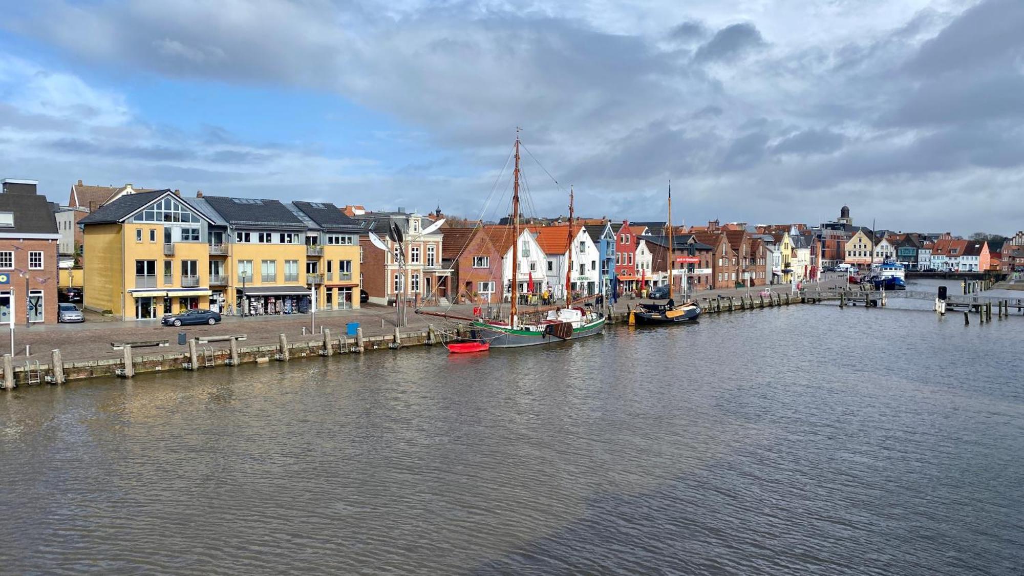 Simmerdeis Am Hafen *